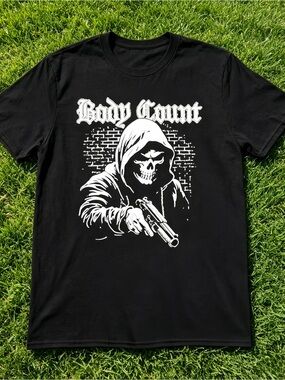 Skull-print hooded black unisex streetwear T-shirt.